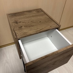 ベッドサイドテーブルの画像