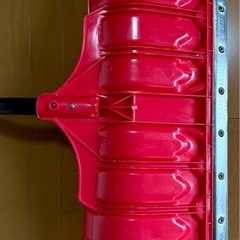 雪かき スノープッシャー式 赤 先端に金属エッジつきの画像