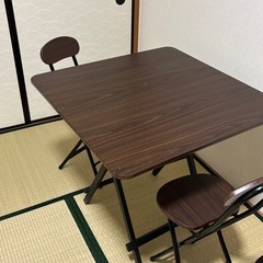 折りたたみテーブル　イスの画像