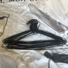 IKEAハンガーとseriaハンガー　67個　の画像