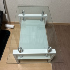 ガラステーブルの画像