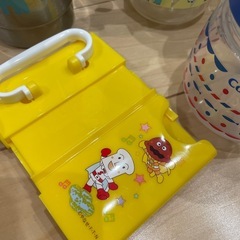 ベビー飲み物入れ、ミニ水筒まとめて200円の画像