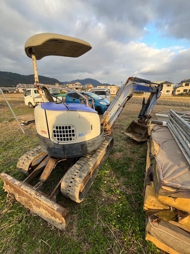 ユンボ　３トン　重機屋さんで整備してます