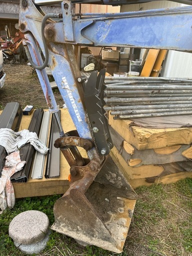 ユンボ　３トン　重機屋さんで整備してます