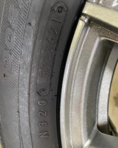 スタッドレスタイヤ 205/60R/16 TOYO