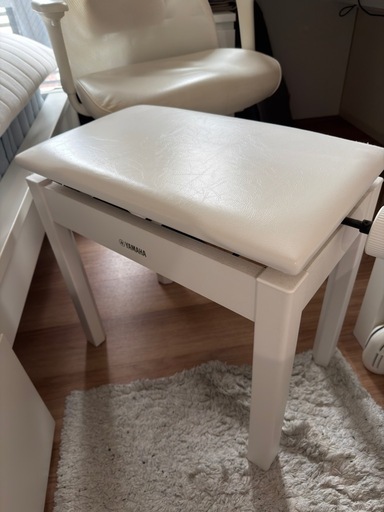 美品】ヤマハ ピアノ専用椅子 BC-205WH ホワイト (張祐誠) 本町の椅子