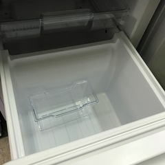 ジャングルジャングル貝塚店　シャープ　冷蔵庫　2023年製　白　ホワイト　コンパクト　右開き　2ドア　間冷式　ファン式　一人暮らし　152L 付け替えどっちもドア　耐熱トップテーブル　中古　貝塚市　二色浜の画像