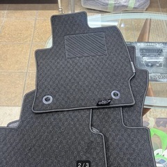 純正　カローラクロス　フロアマット ブラック　未使用　新車外し の画像