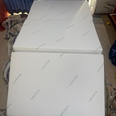 【美品】マナベインテリアハーツ 3つ折りマットレス(使用頻度極少の画像