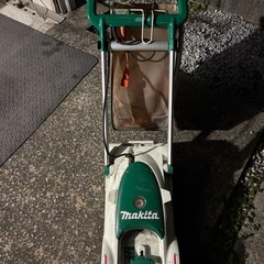 Makita 電動芝刈り機の画像