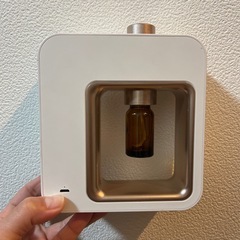 LOXiMのネブライザー式アロマディフューザー（Pride）の画像