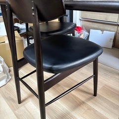 ダイニングテーブル、椅子2脚の画像