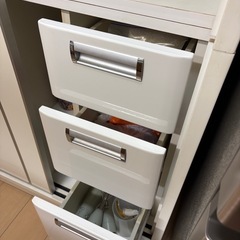 【期間セール‼︎3000円引き】スライド式食器棚の画像