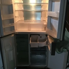 シャープ製冷蔵庫　自動製氷機能付き（年式やサイズは画像で確認した上で問い合わせお願いします）の画像