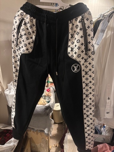 LOUIS VUITTONのボトムス