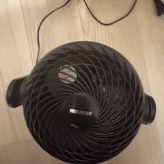 首が壊れた扇風機の画像