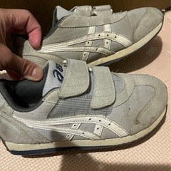 19センチ アシックススニーカーの画像