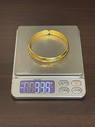 Ｂ24 金刻印 バングル 腕輪 ブレスレット　アクセサリー 遺品整理 実家整理 ゴールド 貴金属 美品