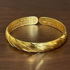 C 18 金 バングル 腕輪 ブレスレットアクセサリー 遺品整理 実家整理 ゴールド 貴金属 美品の画像