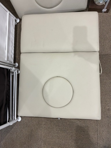 2台あります！1度使用のみ！軽量 アルミ製 折りたたみ マッサージベッド