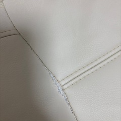 お洒落なホワイトのリクライニングチェア　の画像