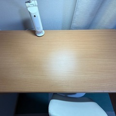 【無料】デスクセット（椅子・ライト付き）の画像