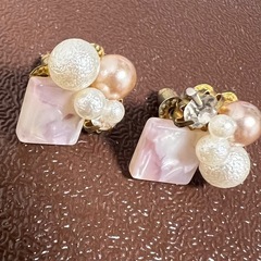 パールピアスの画像