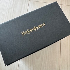 Yves Saint Laurent ギフト箱 黒の画像