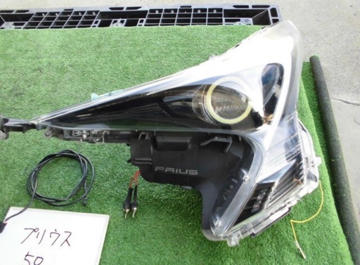 トヨタ　プリウス50系ヘッドライト