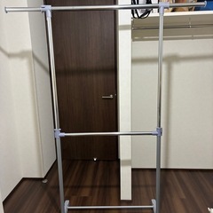 ハンガーラックの画像