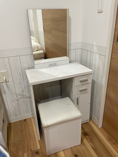 ドレッサー（鏡台）＋収納スツール付き】 (なつ) 燕のドレッサーの中古