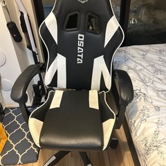 ゲーミングチェアの画像
