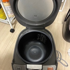 SHARP 5.5合炊き 炊飯器の画像