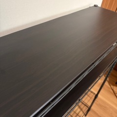 【取引中】大型スチールラック　ニトリ(リバーシブル天板2枚の画像