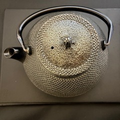 お話中　
鉄瓶の画像