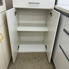 リユースのサカイ東金店 食器棚 白 ※背板破れあり TJ17803の画像