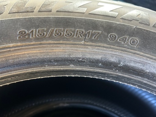 タイヤ　BRIDGESTONE  BLIZZAK  VRX3 215/55  R17   2023年製  冬タイヤ　4本