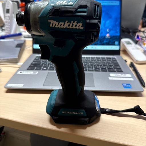 中古  「取引中」マキタインパクトドライバー TD173D本体のみ