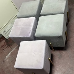 スツール　イス、オットマン
の画像