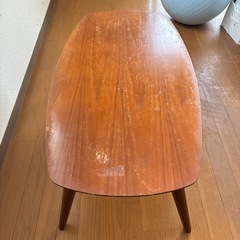 折りたたみ式テーブルの画像