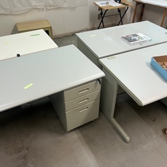 大量！1台3,000円！早い者勝ち！事務机デスク！取りに来てください！の画像