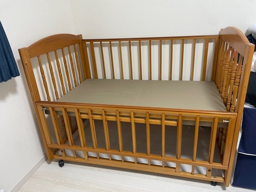 木製ベビーベッド (♡) 千葉ニュータウン中央のベビー用品《ベビー
