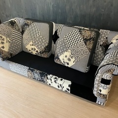 【引取限定】3人掛けソファ 幅220cm／チェスター風 ロールアーム／モノトーン パッチワーク（SH43cm）お店で使用していましたの画像