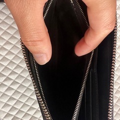 ルイヴィトン タイガ ジッピーウォレット ブラックの画像