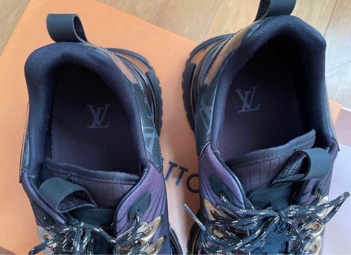 LOUIS VUITTON ブラックカモフラージュスニーカー
