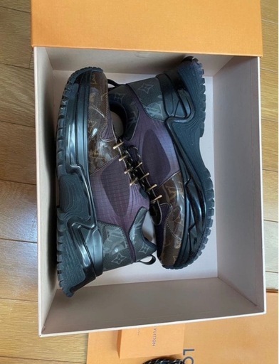 LOUIS VUITTON ブラックカモフラージュスニーカー
