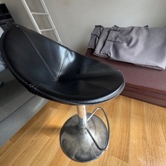 IKIKAGU ガラステーブルの画像