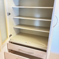 食器棚の画像