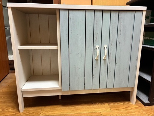 ニトリキャビネット (りんごの木) 瀬戸の収納家具《キャビネット》の