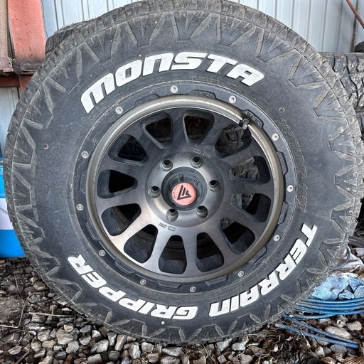 ハイラックス/プラド用タイヤホイールセット
 　275/70/R17